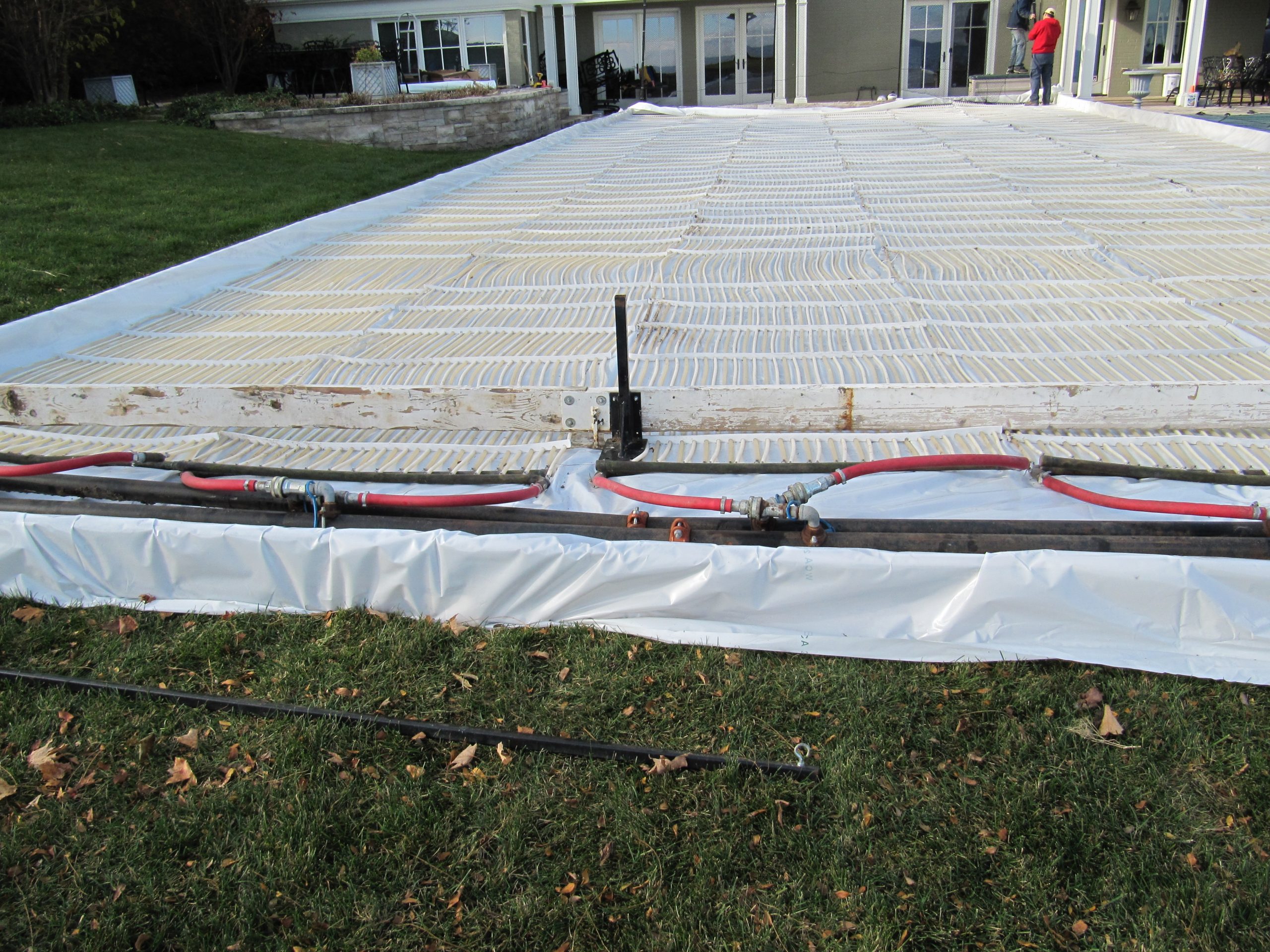 Portable refrigeration roll-out mats